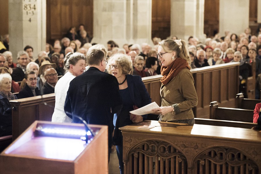 Buchautorin Christine Christ-von Wedel im Gespräch mit Kirchenratspräsident Michel Müller, Stadtpräsidentin Corine Mauch und Synodalratspräsidentin Franziska Driessen-Reding (von links)